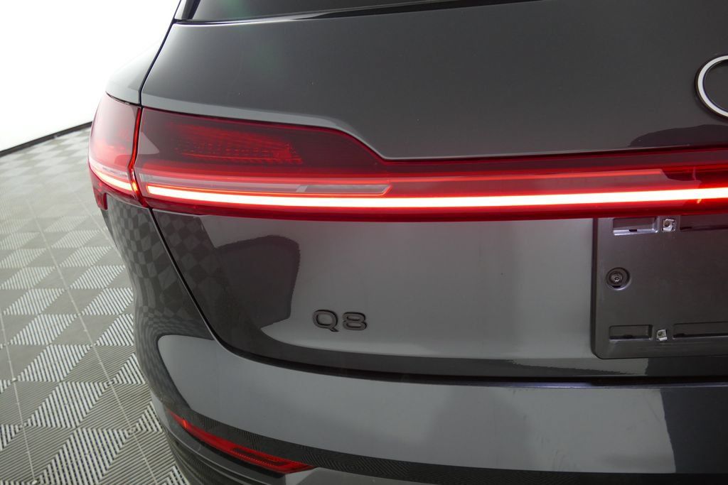 Used 2024 Audi Q8 e-tron Premium Plus w/ Premium Plus Package AWD/4WD image 34