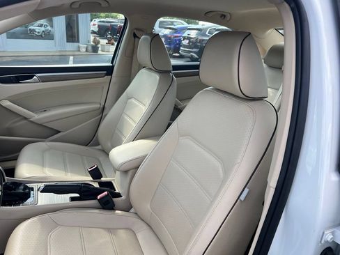 Used 2017 Volkswagen Passat 1.8T SE FWD image 11