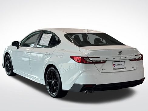 Used 2025 Toyota Camry SE FWD image 8