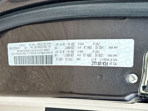 Used 2017 Chrysler Pacifica Touring-L Plus w/ Advanced Safetytec Group FWD image 32