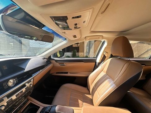 Used 2017 Lexus ES 350 w/ Luxury Package FWD image 7