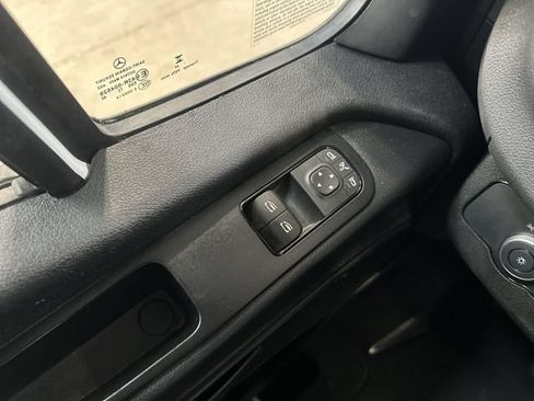 Used 2025 Mercedes-Benz Sprinter 2500 image 16
