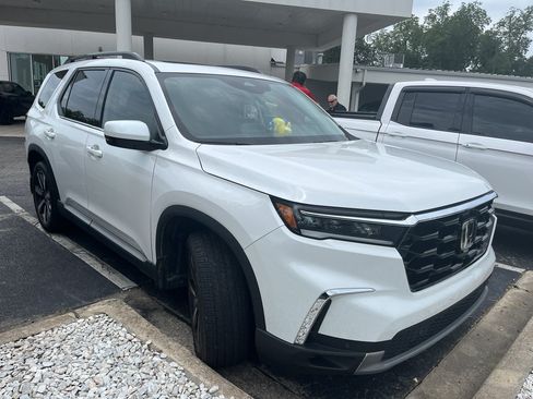 Used 2024 Honda Pilot Touring image 4