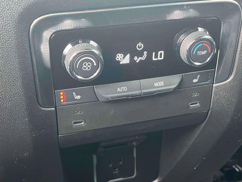 Used 2025 Chevrolet Suburban Premier AWD/4WD image 16