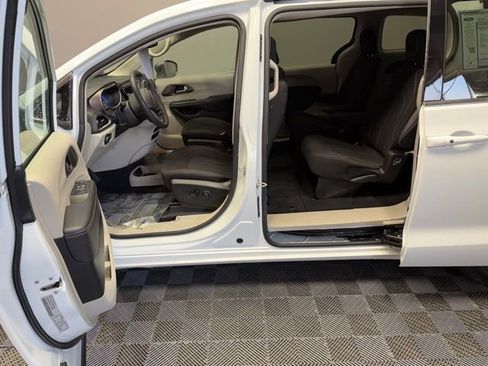Used 2024 Chrysler Voyager LX image 13
