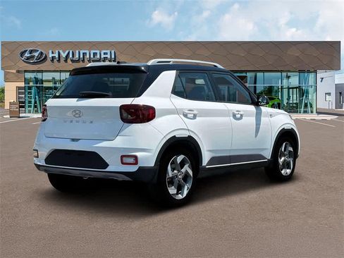 New 2025 Hyundai Venue Limited image 7