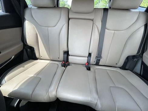 Used 2022 Hyundai Santa Fe SEL w/ Convenience + Premium Package FWD image 16