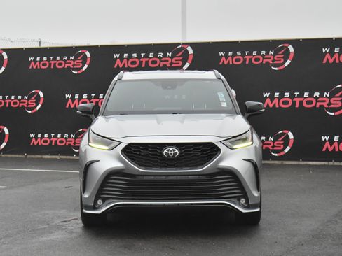 Used 2022 Toyota Highlander XSE image 2