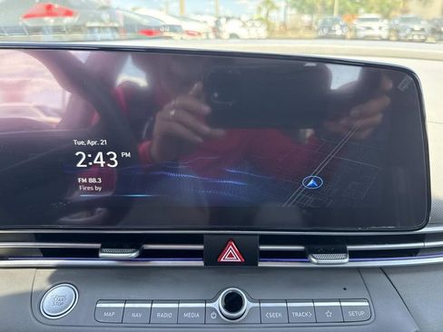Used 2025 Hyundai Elantra SEL FWD image 26