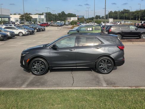 Used 2023 Chevrolet Equinox RS AWD/4WD image 6