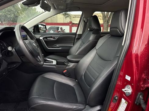 Used 2024 Toyota RAV4 XLE Premium FWD image 27