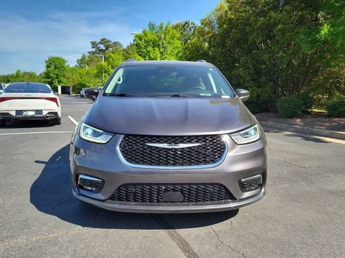 Used 2021 Chrysler Pacifica Touring-L w/ Premium & Safety Sphere Group FWD image 2