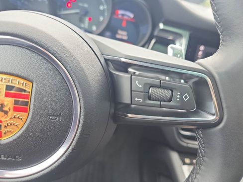 Certified 2025 Porsche Macan AWD/4WD image 15