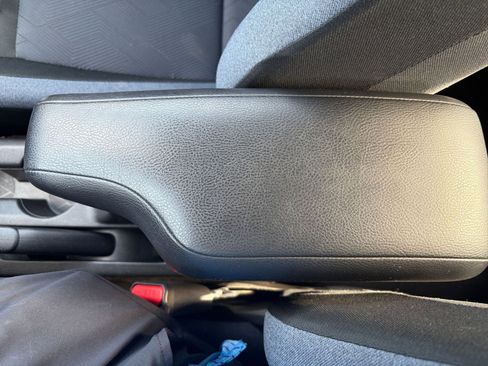 Used 2025 Nissan Versa SV image 38