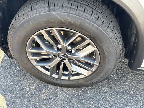 Used 2024 Nissan Rogue S image 7