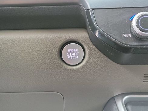 Used 2025 Kia Carnival FWD image 29