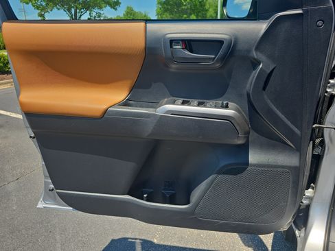 Used 2019 Toyota Tacoma SR5 RWD image 25