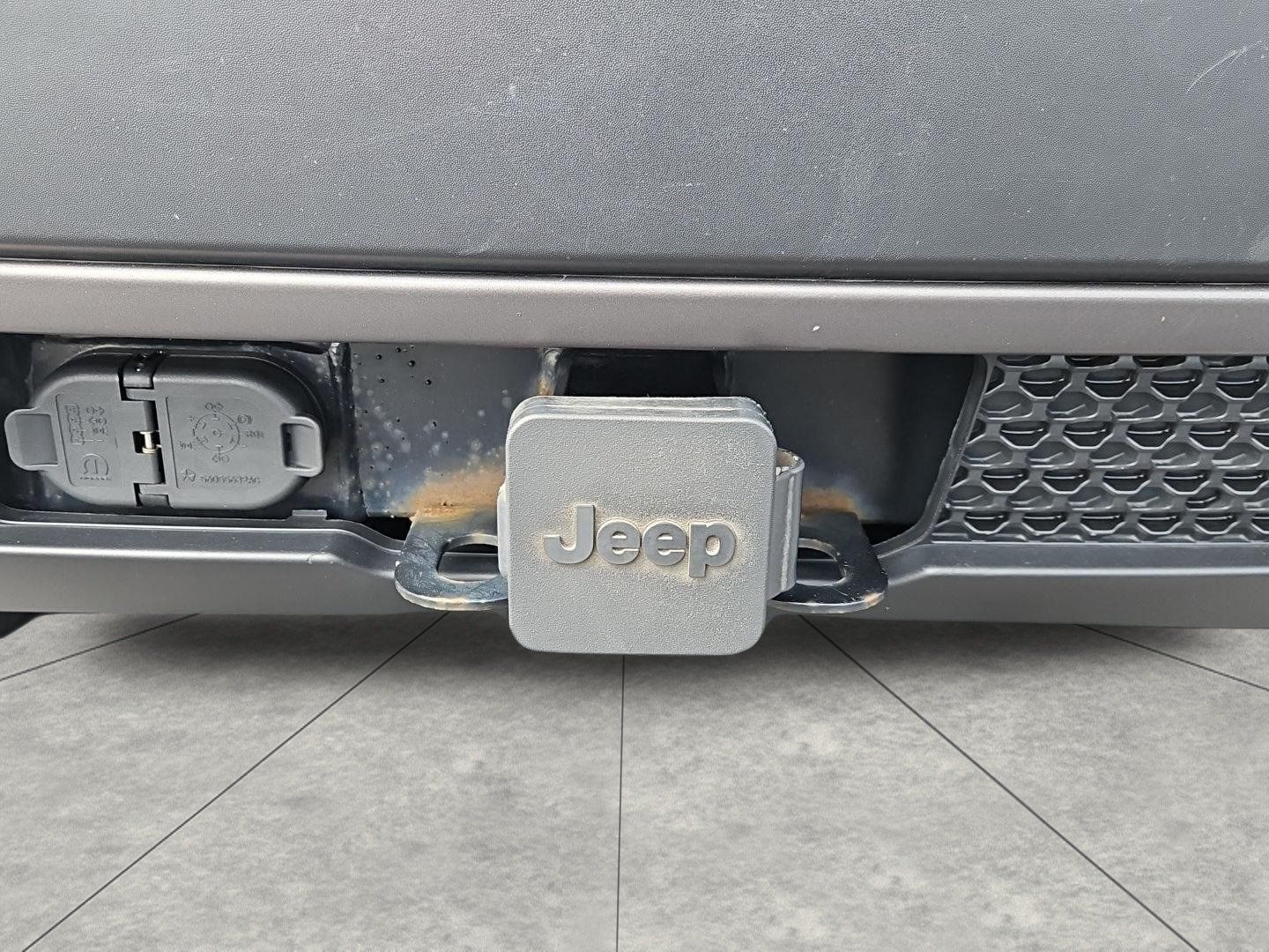 Used 2019 Jeep Cherokee Trailhawk w/ Comfort/Convenience Group AWD/4WD image 15