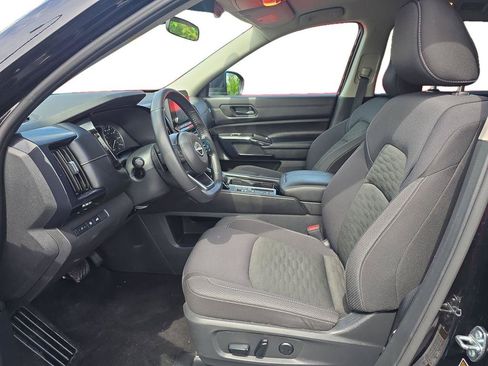 Used 2025 Nissan Pathfinder SV FWD image 10