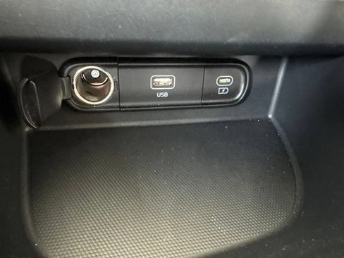 Used 2024 Kia Seltos S FWD image 19