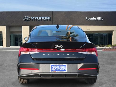 New 2025 Hyundai Elantra SEL image 5