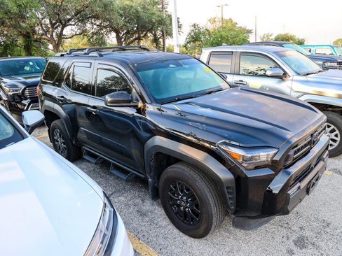 Used 2025 Toyota 4Runner SR5 AWD/4WD image 7