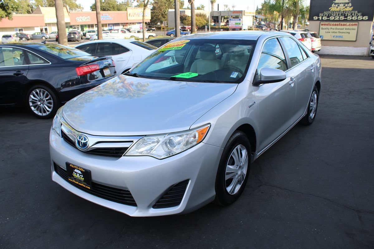 Used 2014 Toyota Camry LE FWD image 4