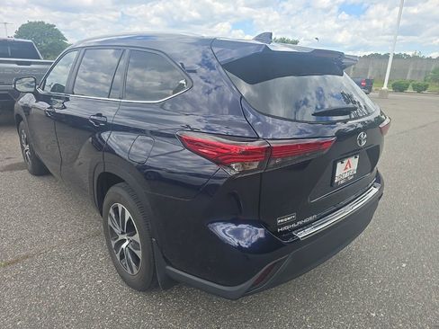 Used 2023 Toyota Highlander XLE image 7