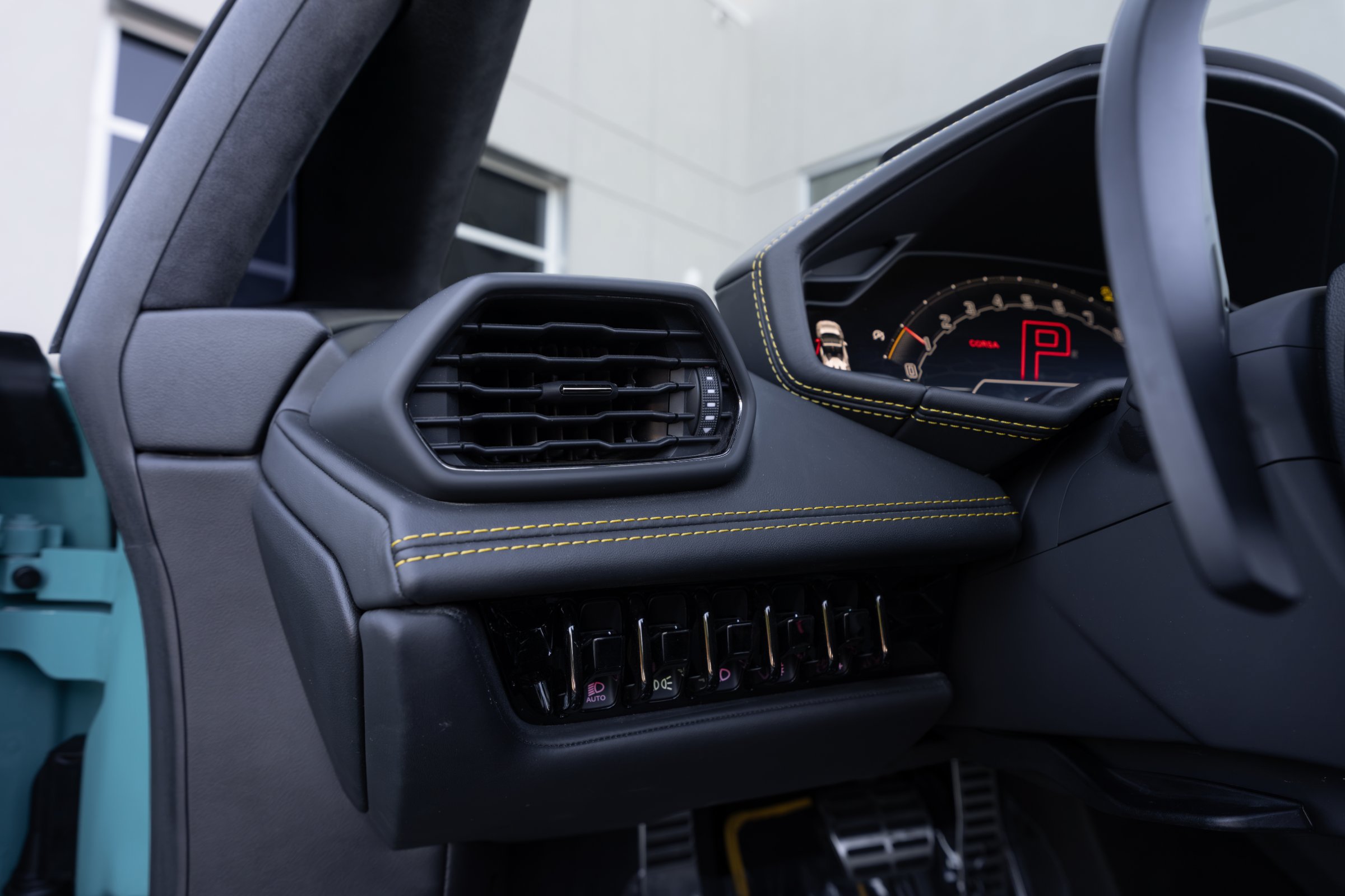 Used 2023 Lamborghini Huracan EVO RWD image 33