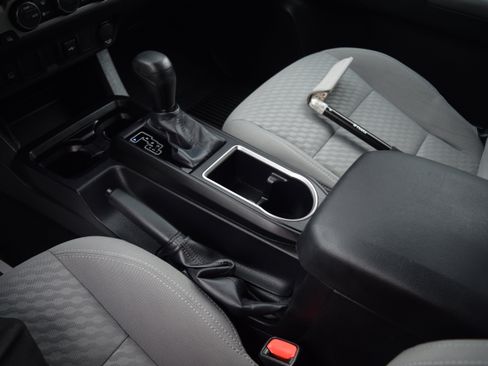 Used 2023 Toyota Tacoma SR AWD/4WD image 13