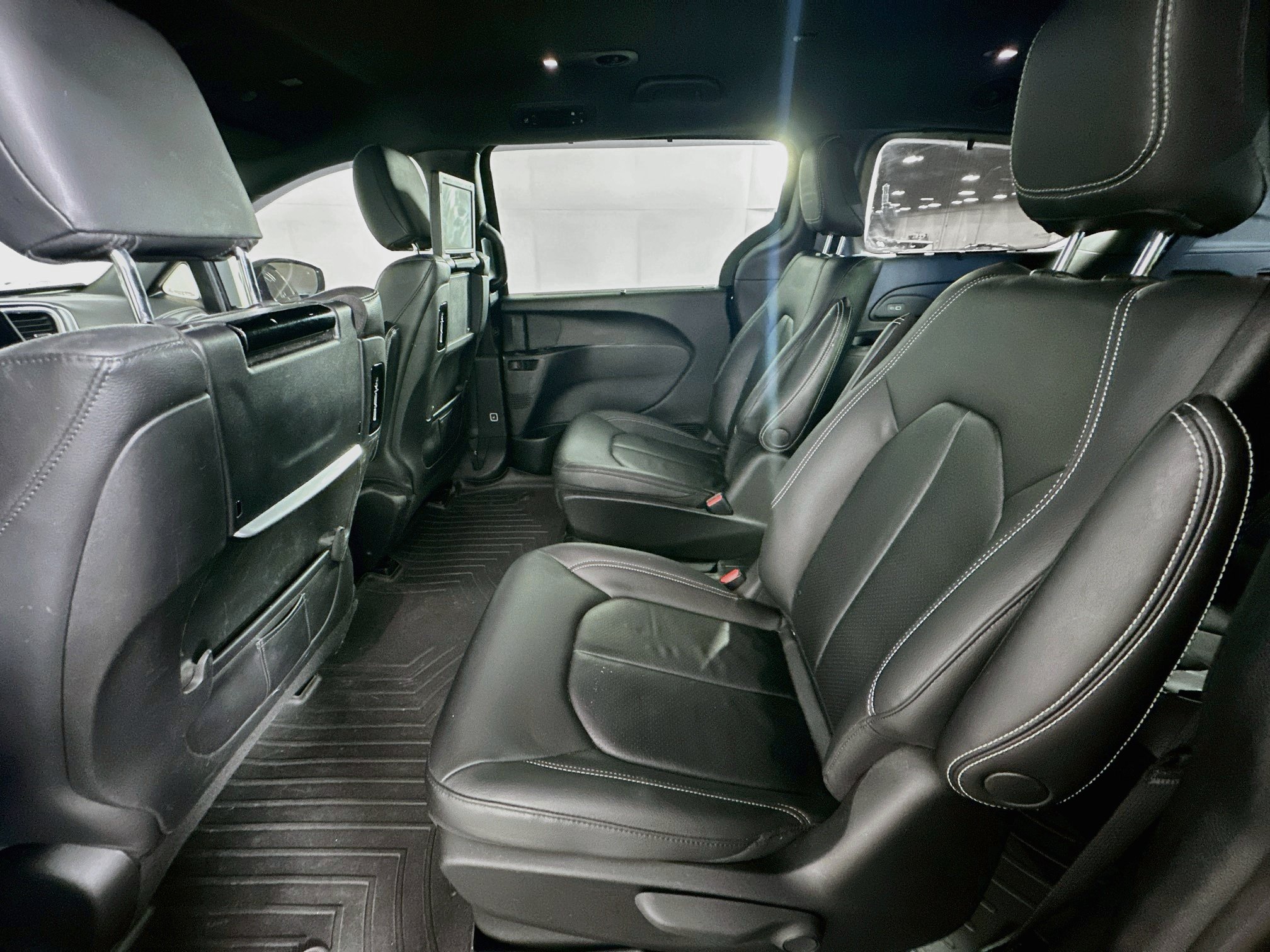 Used 2021 Chrysler Pacifica Touring-L w/ Uconnect Theater Family Group FWD image 27