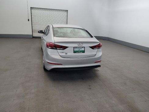 Used 2018 Hyundai Elantra SE w/ Winter Weather Package FWD image 6