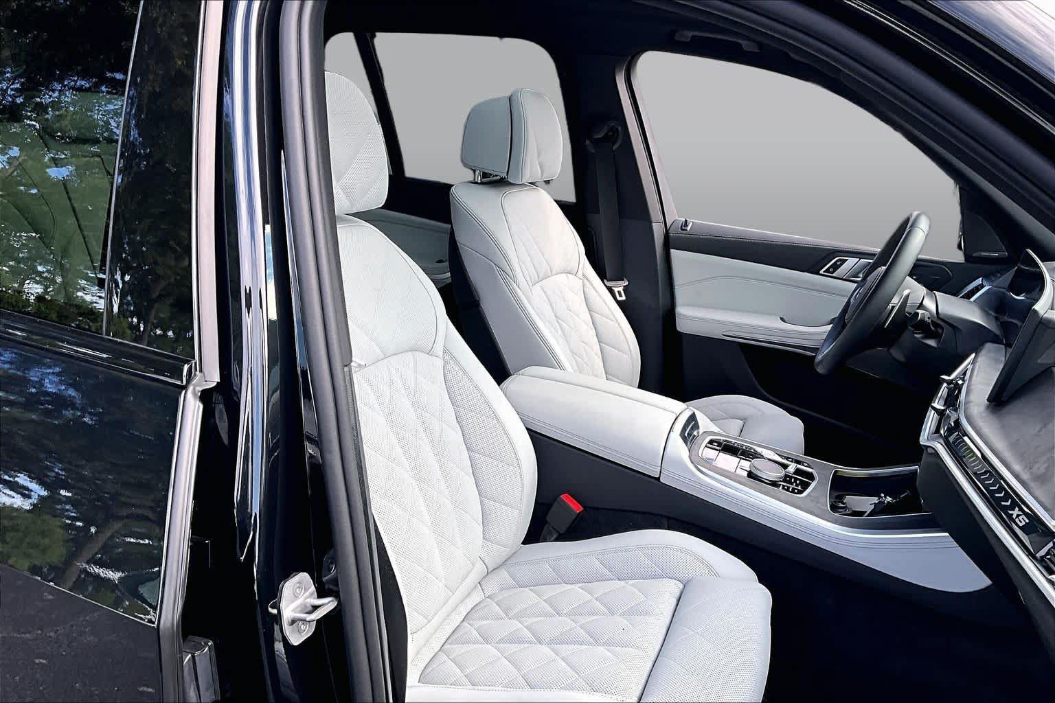 Used 2026 BMW X5 sDrive40i w/ M Sport Package RWD image 9
