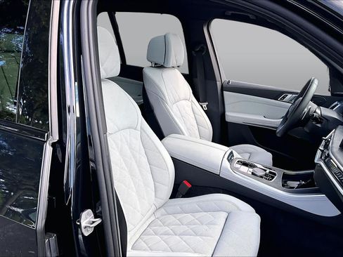 Used 2026 BMW X5 sDrive40i w/ M Sport Package RWD image 9