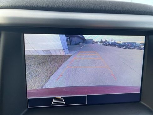 Used 2023 GMC Acadia SLE image 25