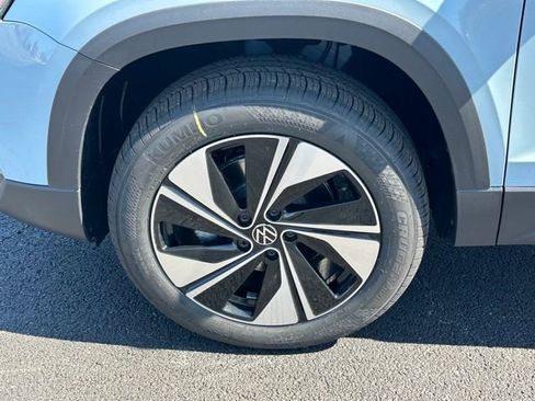 New 2026 Volkswagen Taos SE image 11