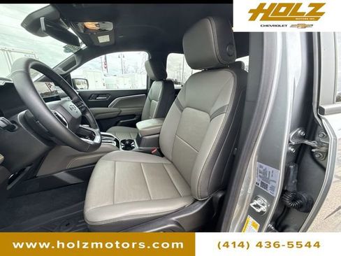 Certified 2025 Chevrolet Colorado ZR2 w/ Technology Package AWD/4WD image 18