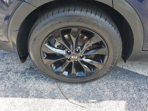 Used 2019 Kia Sorento S image 7