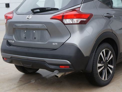 Used 2019 Nissan Kicks SR w/ SR Premium Package FWD image 18