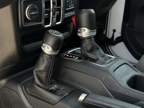 Used 2024 Jeep Wrangler Unlimited Sahara AWD/4WD image 18