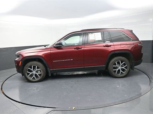 Used 2025 Jeep Grand Cherokee Limited w/ MOPAR Finishing Package image 4