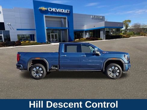 Used 2025 GMC Sierra 3500 Denali w/ Technology Package image 8