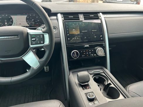 Used 2024 Land Rover Discovery Dynamic SE AWD/4WD image 19