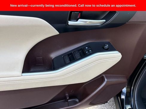 Used 2021 Toyota Highlander XLE image 24