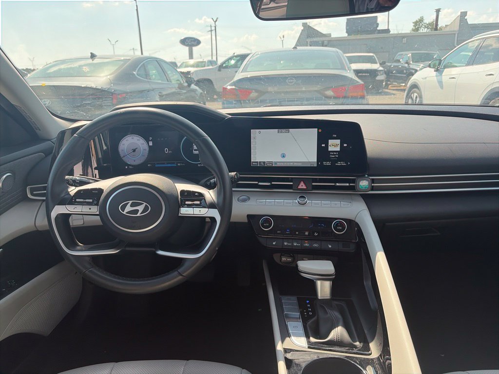 Used 2025 Hyundai Elantra Limited FWD image 14