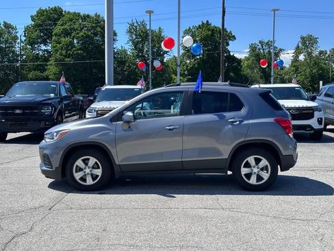 Used 2020 Chevrolet Trax LT w/ LT Convenience Package FWD image 4