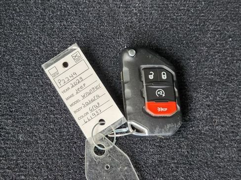 Used 2023 Jeep Wrangler Unlimited Sahara w/ Cold Weather Group AWD/4WD image 34