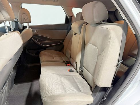 Used 2017 Hyundai Santa Fe SE image 32