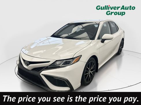 Used 2022 Toyota Camry SE image 1