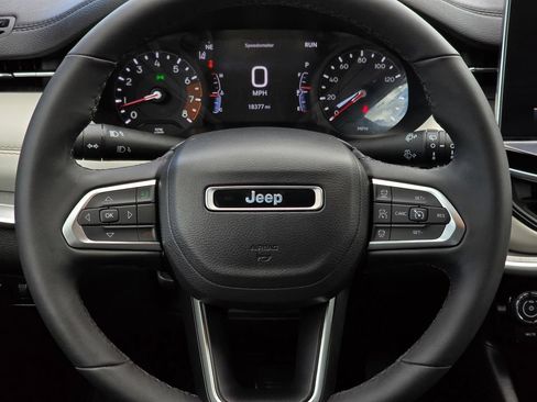 Used 2025 Jeep Compass Limited AWD/4WD image 16